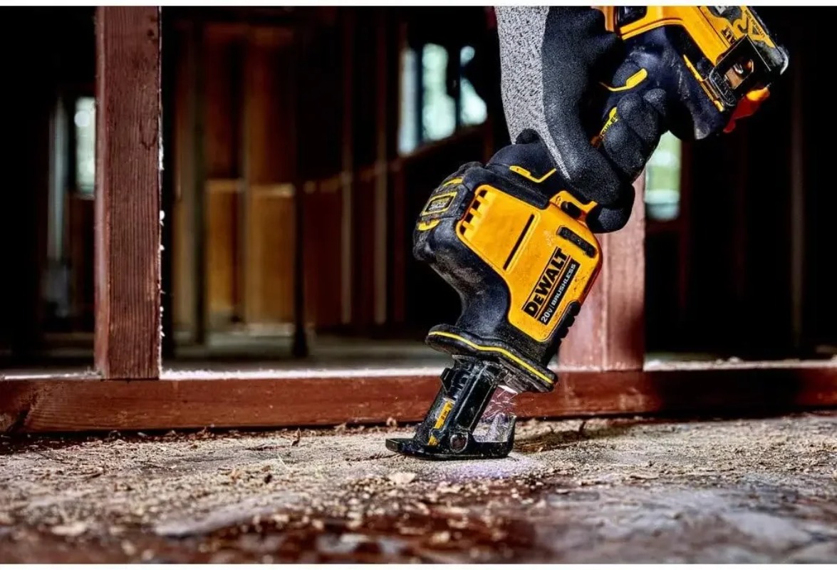 DEWALT DCS369 20V MAX* Recipro - огляд і ціна Pole Saw Cordless